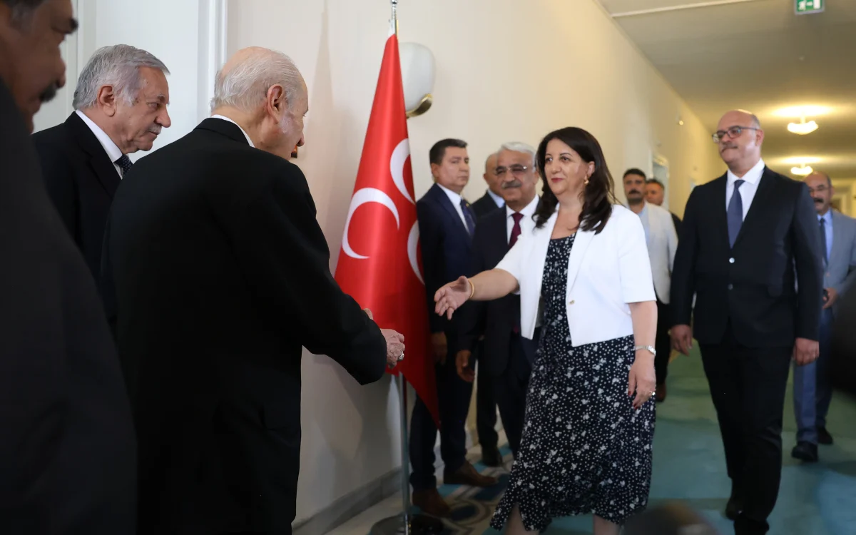 DEM Parti'den Bahçeli'ye sürpriz ziyaret!