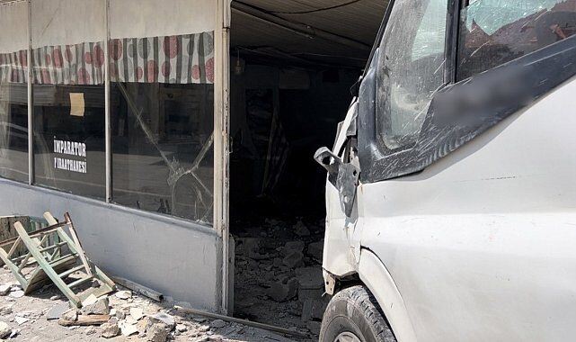 Pikapla Carpisan Minibus Kiraathaneye Daldi 1 Olu 3 Yarali