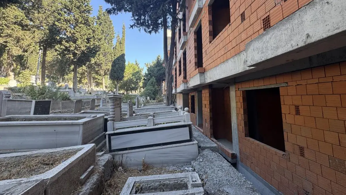 İstanbul'da mezarlığa komşu sıfır daireler şoke etti