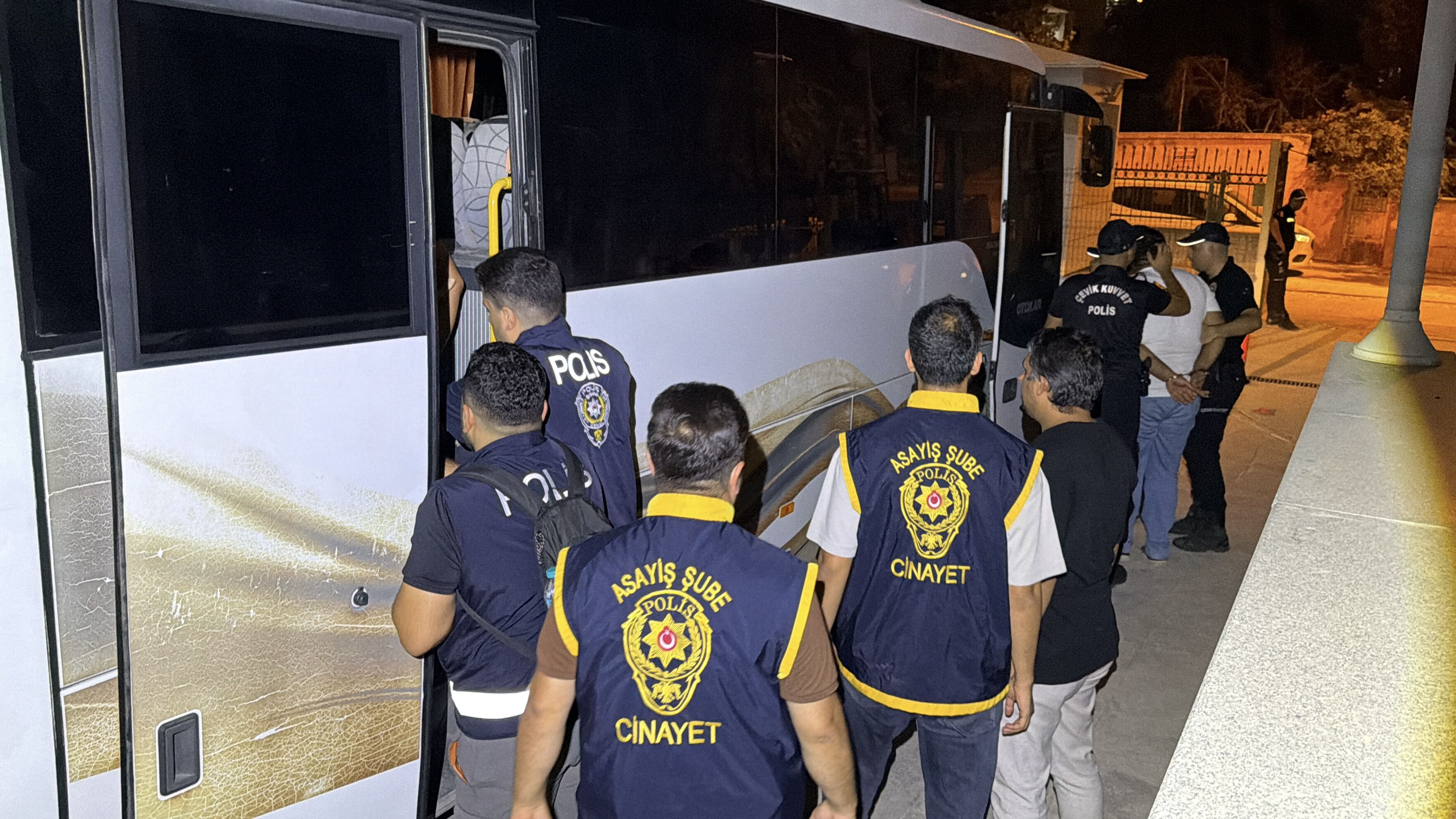 Adıyaman'da 'Kirveler' Çetesine Şafak Baskını: 5 Tutuklama