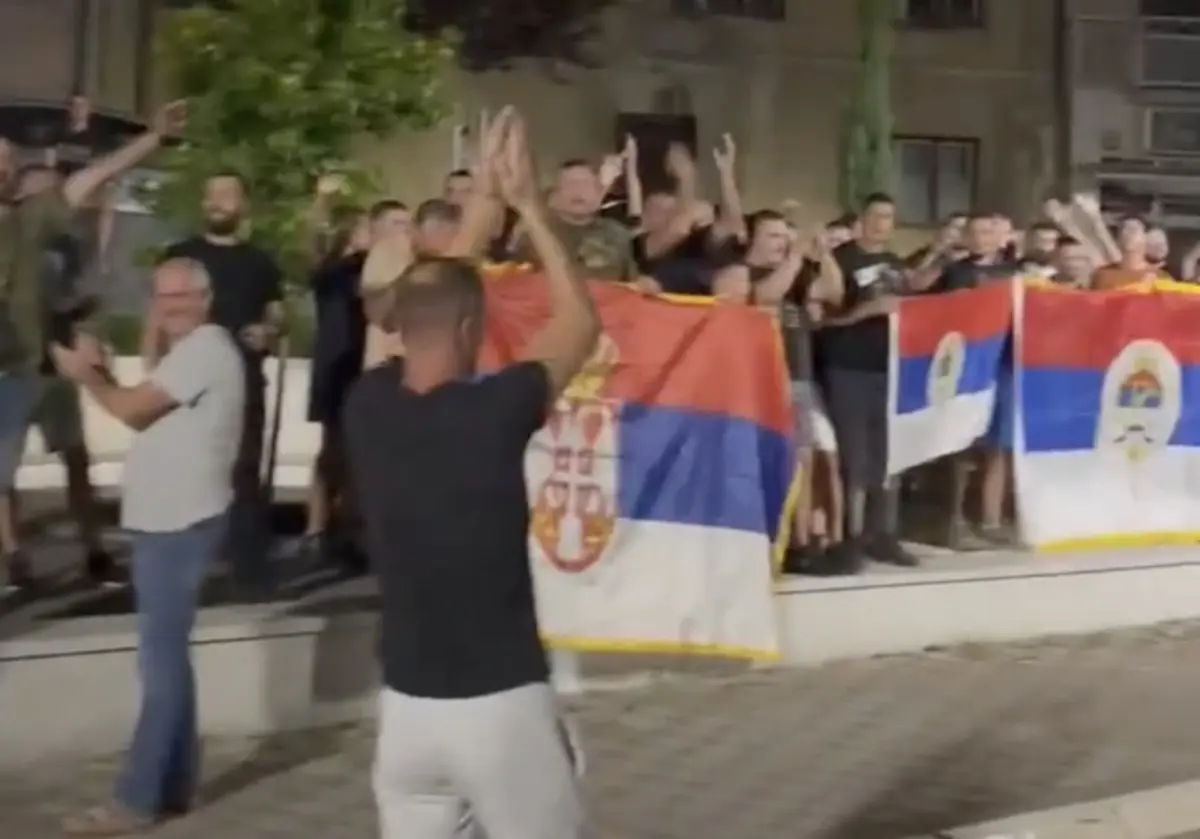 Bosna'da Kan Donduran Skandal Sırp Milliyetçiler Bosna Kasabı Mladiç Için 'Saygı' Yürüyüşü Düzenlediler!S