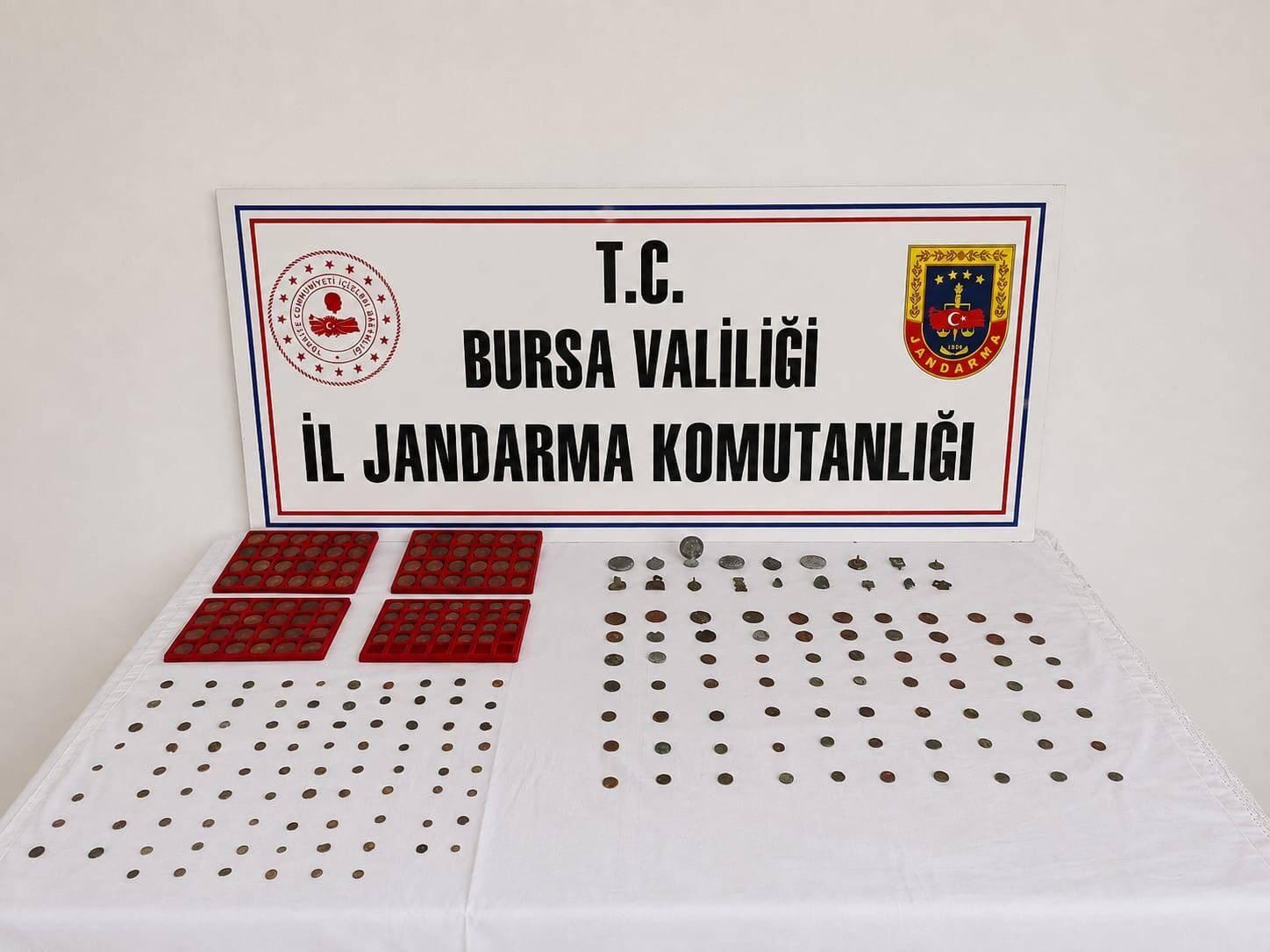 Bursa'da nefes kesen takip: 318 parça tarihi eserle suçüstü!