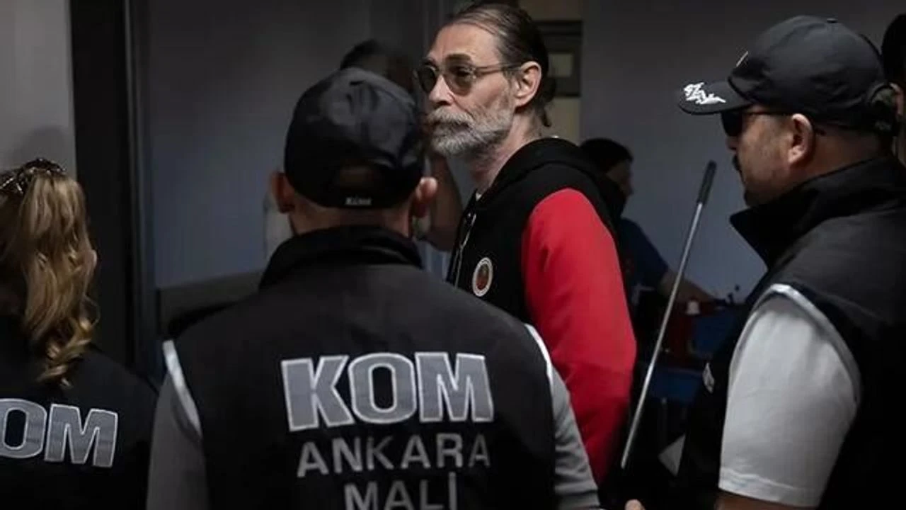 Etimesgut Belediyesi'ne Yolsuzluk Operasyonu Başkan Beşikçioğlu Ile Birlikte 39 Isim Tutuklandı!T
