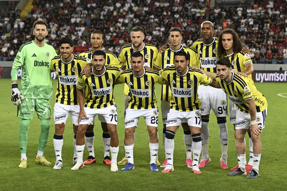Fenerbahçe'de Kadro Dışı Kalan Futbolcular Kimler 4 Yıldız Ile Ilgili Bomba Iddia! (1)