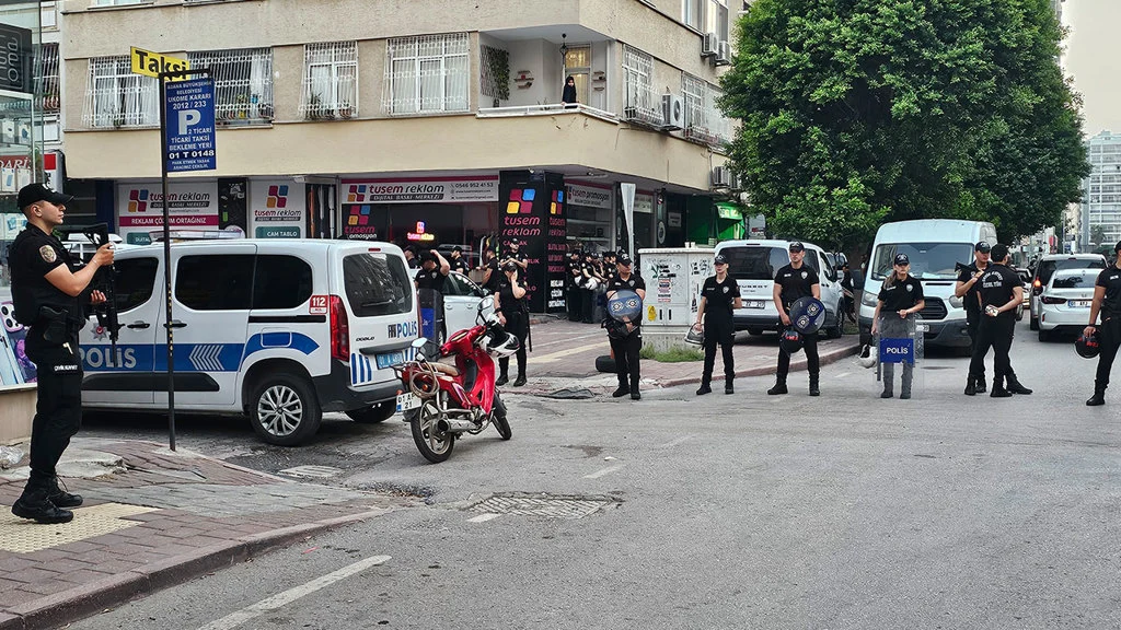 Furkan Vakfi Na Yonelik Operasyon Alparslan Kuytul Ve Esi Gozaltina Alindi (1)-1