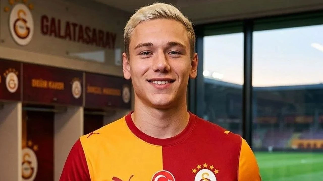 Futbolcunun Göğsündeki Yazyı Sil 22 (9)