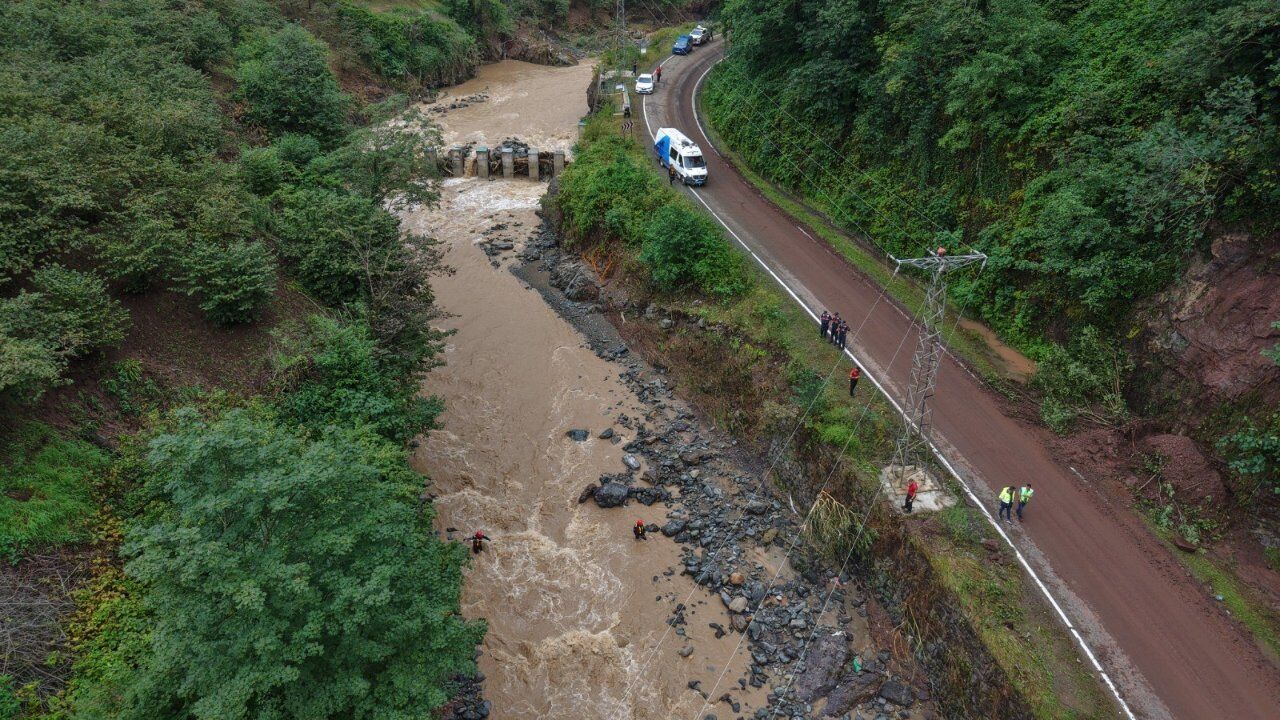 Giresun’u Sel Felaketi Ailesini Kurtarmak İsterken Can Verdiler!V
