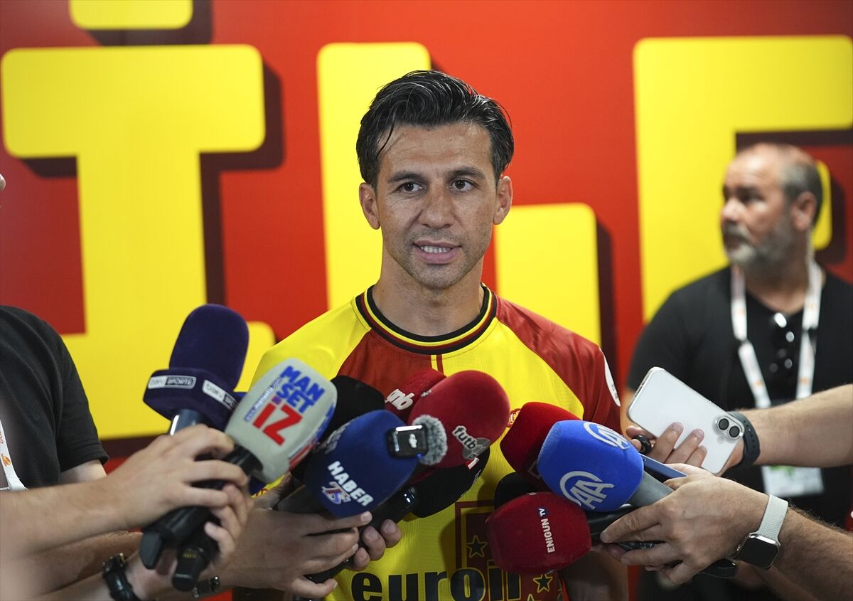 Göztepe Hazırlık Maçında Trabzonspor'u 2 1 Mağlup Etti İsmail Köybaşı'na Duygusal Veda