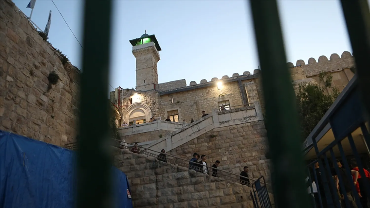 İşgalci İsrail Harem I İbrahim'i Kapattı, Hamas, Ümmeti Kıyama Çağırdı Kınamayı Bırakın, Harekete Geçin!