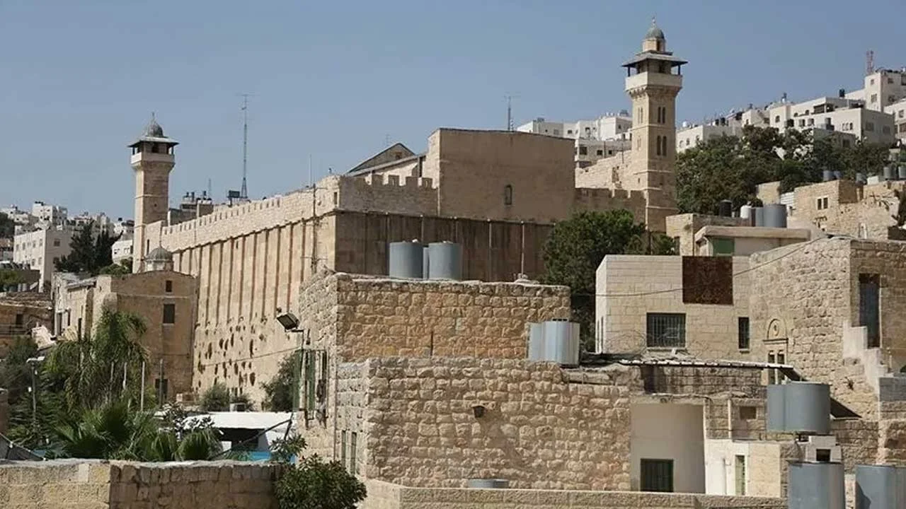 İşgalci İsrail Harem I İbrahim'i Kapattı, Hamas, Ümmeti Kıyama Çağırdı Kınamayı Bırakın, Harekete Geçin!B
