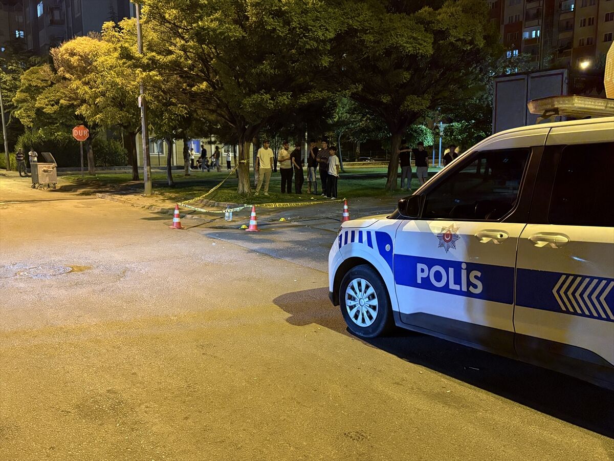 Kayseri'de parkta dehşet: Bıçaklı kavgada 2 kişi yaralandı!