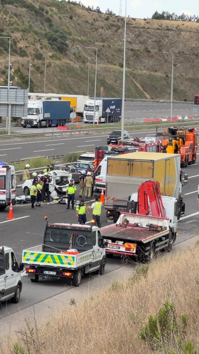 Kuzey Marmara Otoyolu'nda Katliam Gibi Kaza 3 Ölü, 5 Yaralı (3)-1