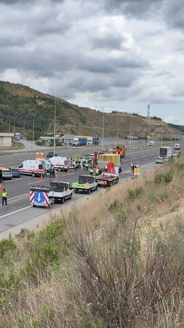 Kuzey Marmara Otoyolu'nda Katliam Gibi Kaza 3 Ölü, 5 Yaralı (4)-1