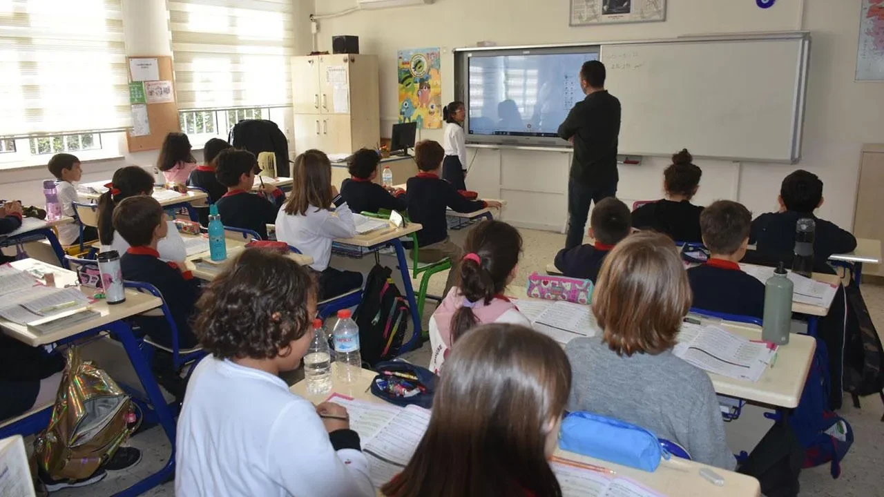 Okullar Ne Zaman Acilacak Yaz Tatili Uzatildi Mi Meb 2026 2027 Ara Tatiller Kaldirild 3355394 202608251201 4