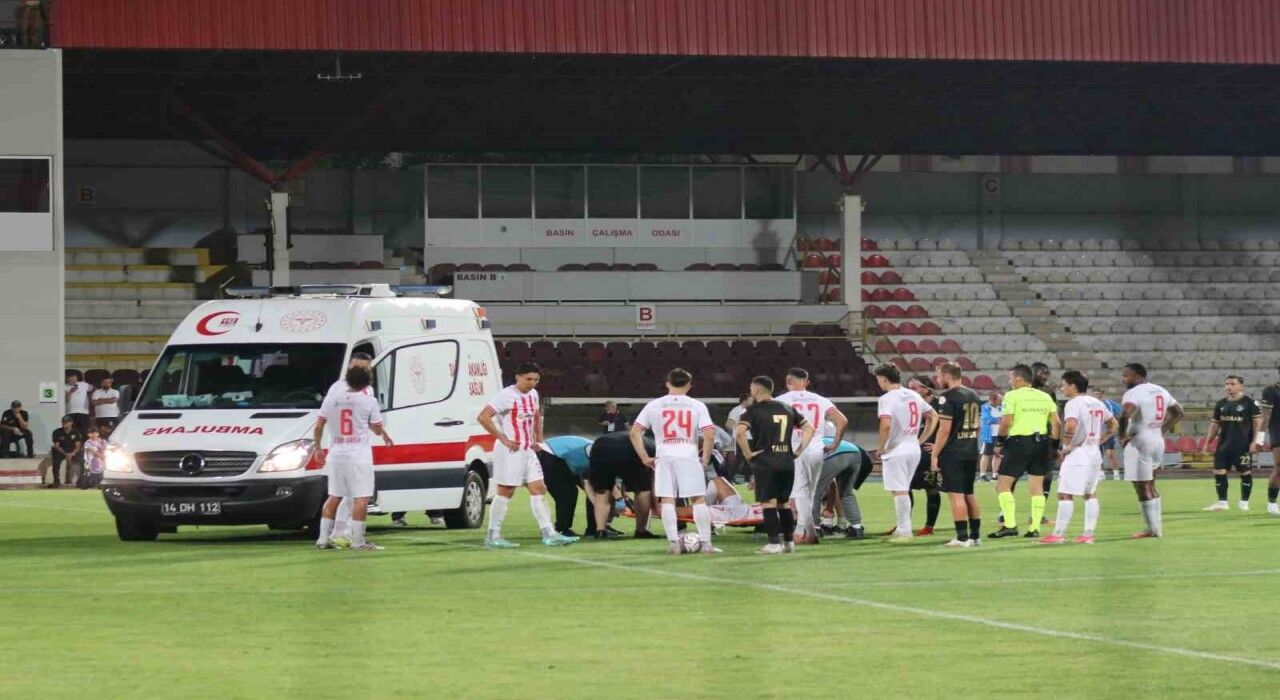Oyuna Giren Futbolcu 1 Dakika Sonra Hastanelik Oldu Bacağında Kırık Tespit Edildi! (1)