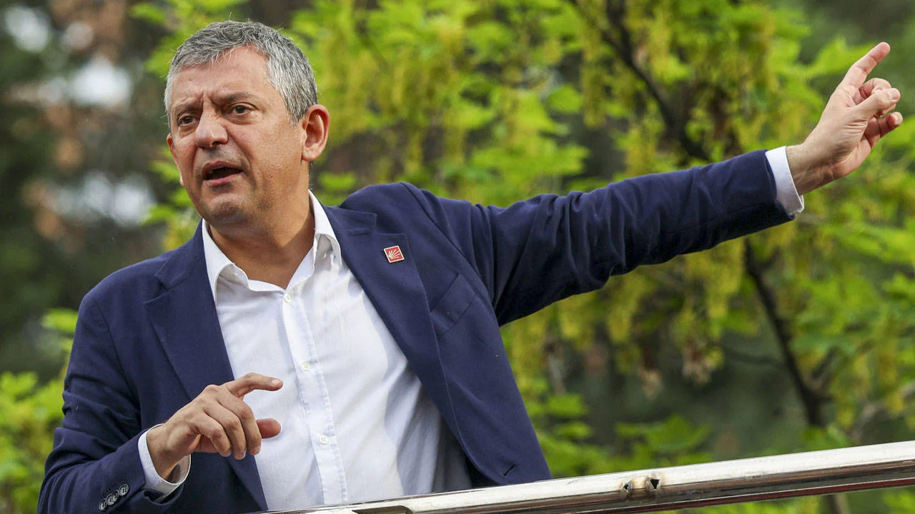 Özgür Özel'den rüşvet fezlekesi tepkisi: Farz edin ki vermiştir, neresi rüşvet?