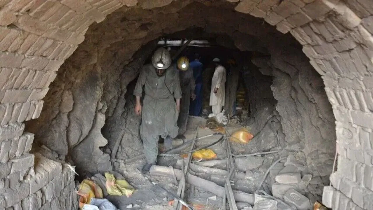 Pakistan'da Maden Faciası Can Kaybı 34'E Yükseldi!V