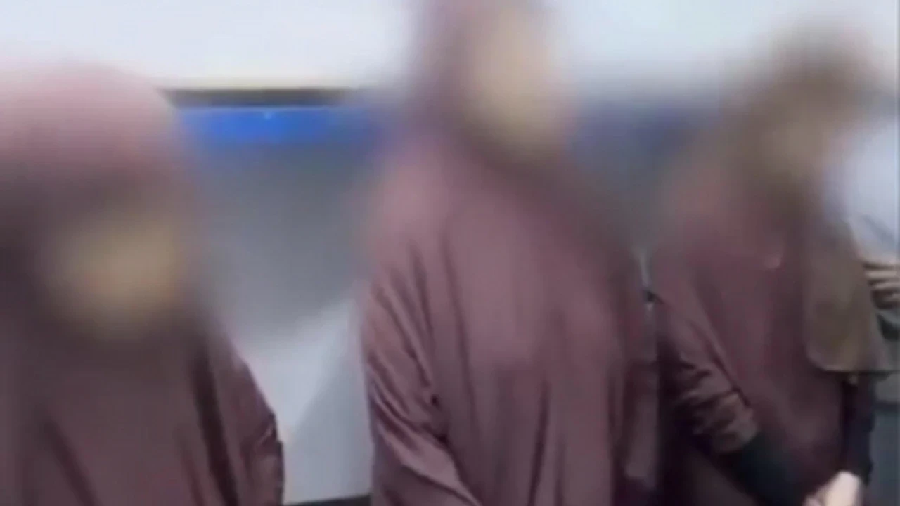 Siyonist Alçaklık Sınır Tanımıyor Faşist Bakan Ben Gvir, Filistinli Kadın Esirlerin Koğuşunu Basıp Alay Etti!S