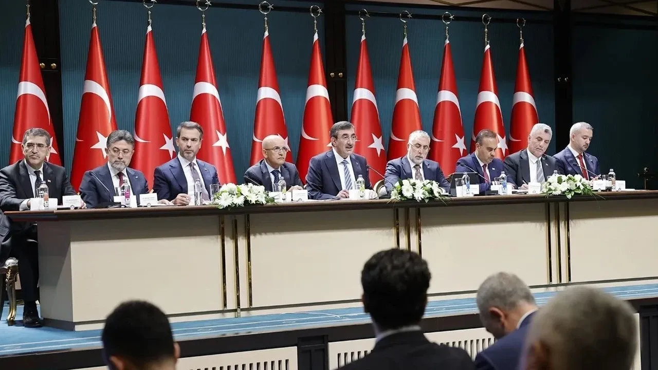 Bu arada sonuna kadar haklı! Rantiye kollanırken, milyonlarca esnaf iflasın eşiğinde! Manşetler yetersiz kalınca Yeni Şafak tam sayfa isyan etti!