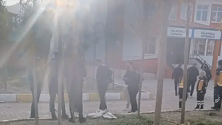 Van'da 7. sınıfta okuyan kız öğrenci okula pompalı tüfekle geldi! Vatandaşlar ve öğretmenler müdahale etti