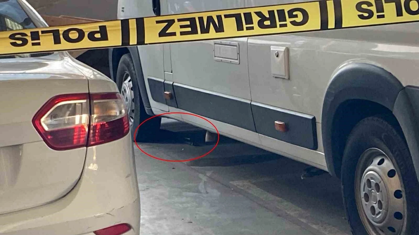 A7B5Af51 Aydinda Okul Onunde Silah Alarmi Arac Altindan Pompali
