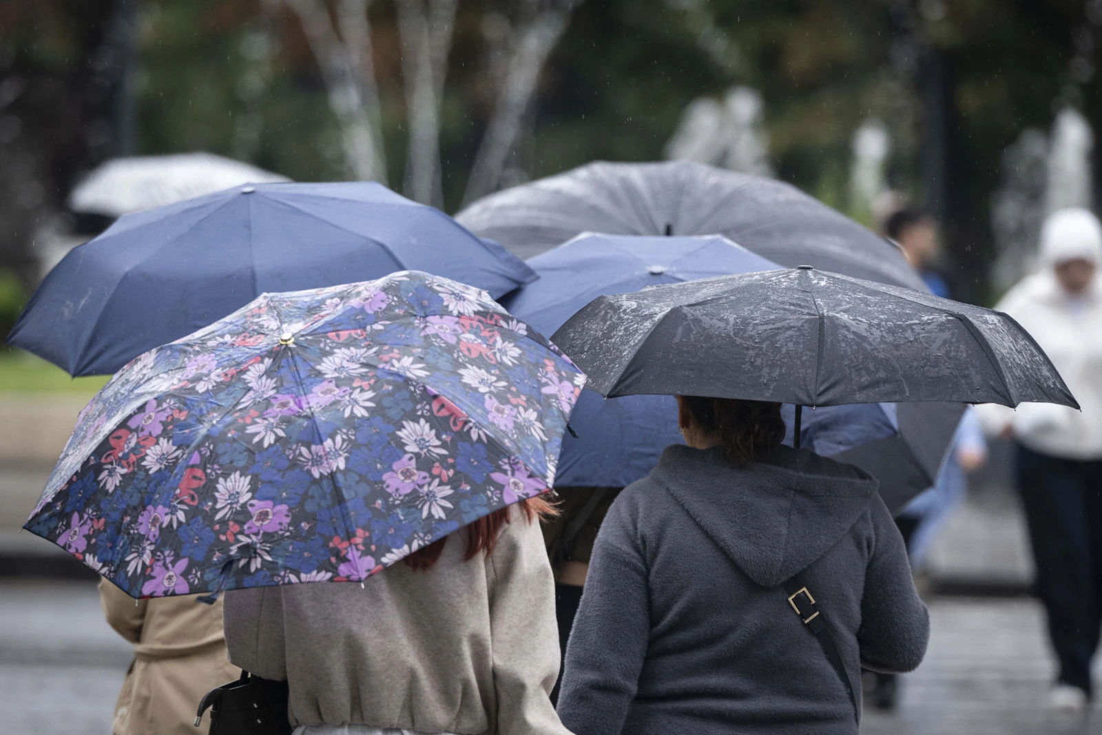 İstanbul'da hava sıcaklıkları salı günü sert düşecek: AKOM ve Meteoroloji sağanak uyarısı yaptı