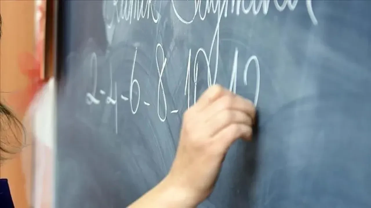 MEB AGS Öğretmen Alımı Kaç Kişi? 20 Bin Kontenjan Kesinleşti Mi? Okul Öncesi Kaç Kişi Alacak? İngilizce Kontenjanı Ne Olacak?