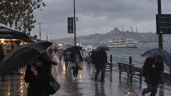 Akom'dan İstanbul Için Kuvvetli Yağış Ve Fırtına Uyarısı