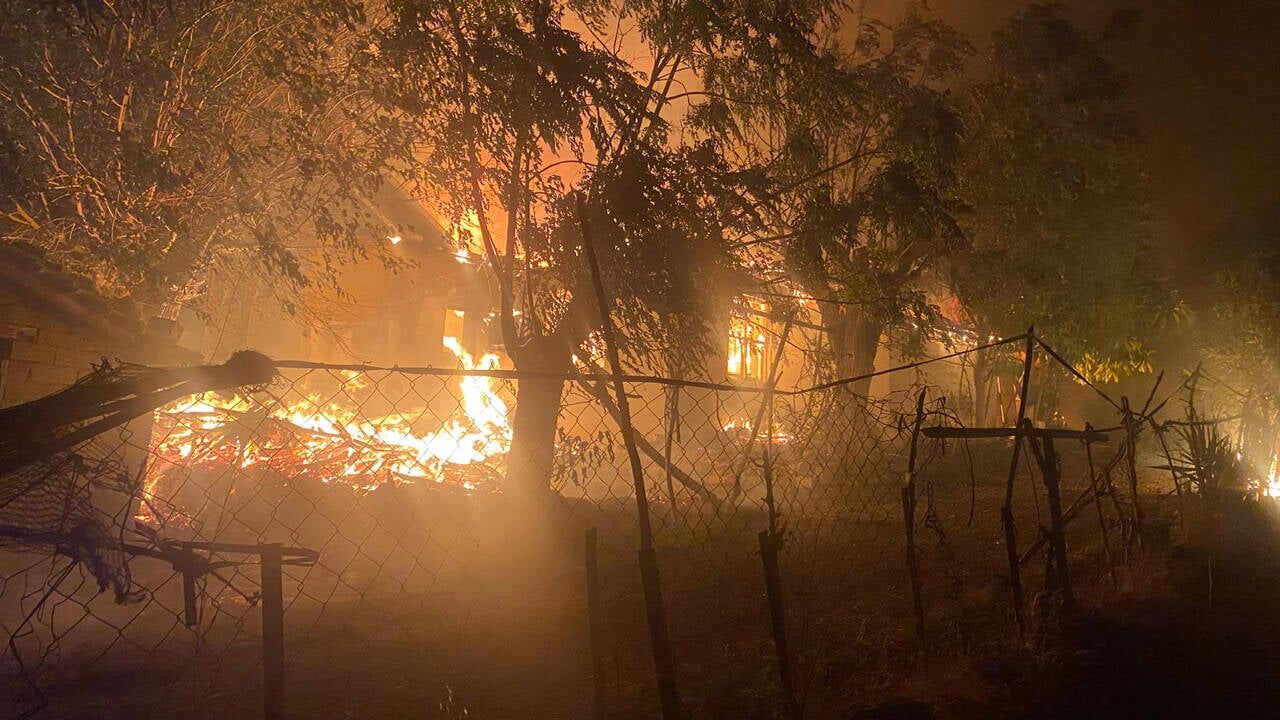 Antalya Serik Te Es Zamanli Yangin 5 Ev Ve Seralar Kule Dondu Mudahale Suruyor