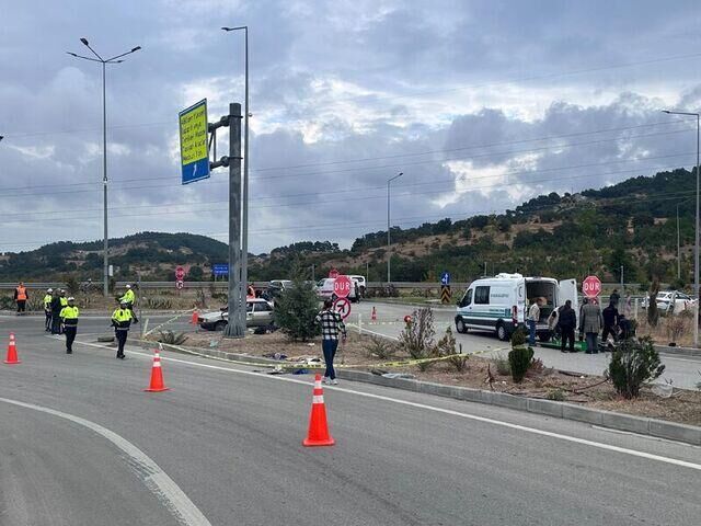 Çanakkale'de Feci Kaza Otobüs Ve Otomobil Çarpıştı, 2 Ölü! (2)