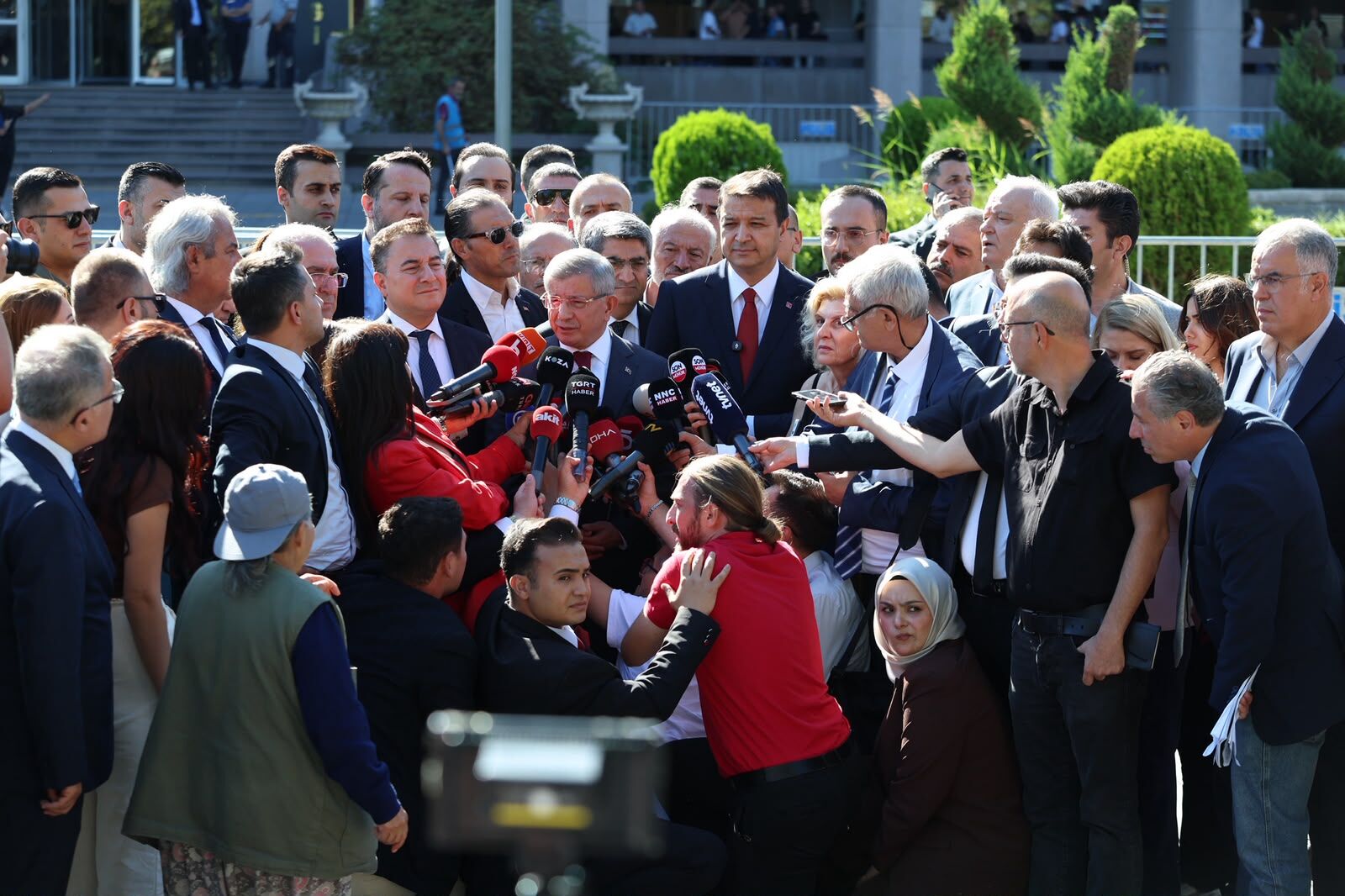 Davutoğlu Cumhurbaşkanı'na Hakaret Soruşturmasında Ifade Verdi Cumhuriyet Tarihinde Bir Ilk (2)