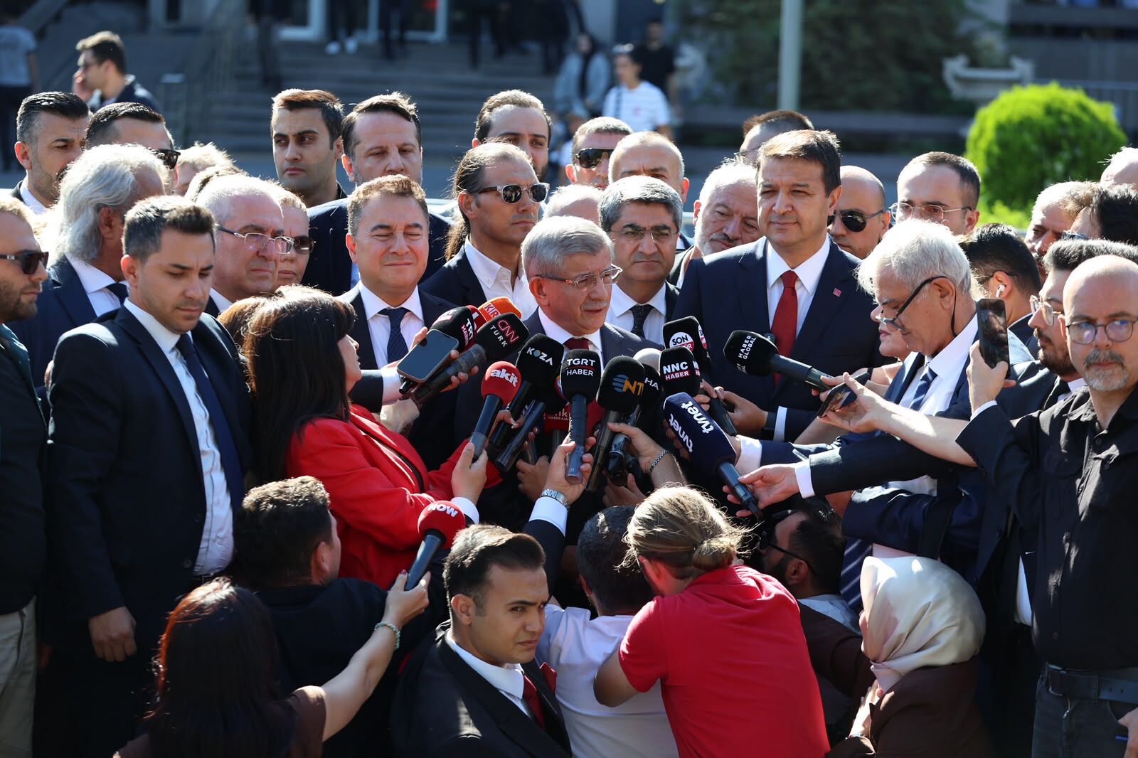 Davutoğlu Cumhurbaşkanı'na Hakaret Soruşturmasında Ifade Verdi Cumhuriyet Tarihinde Bir Ilk (3)