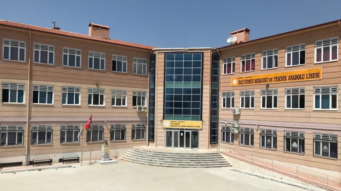 Eğitim yuvasında dehşet! Manisa'da lise önünde silahlı saldırı: Yaralılar var!