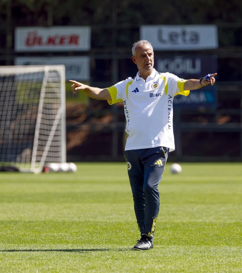 Fenerbahçe’de İsmail Kartal Yeniden Sahada İlk Antrenmanına Çıktı (1)