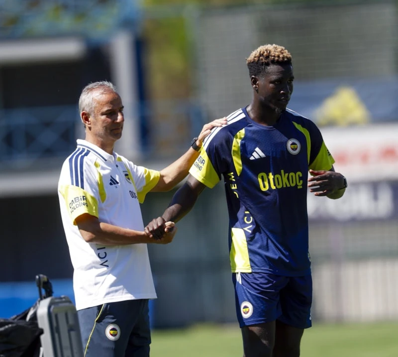 Fenerbahçe’de İsmail Kartal Yeniden Sahada İlk Antrenmanına Çıktı (3)