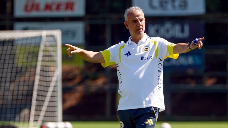 Fenerbahçe’de İsmail Kartal yeniden sahada: İlk antrenmanına çıktı