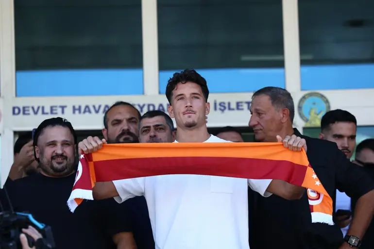 Galatasaray'ın Yeni Golcüsü Deniz Gül İstanbul'a Indi! (1)-1