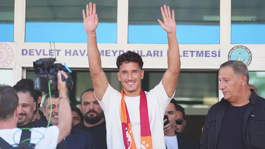 Galatasaray'ın Yeni Golcüsü Deniz Gül İstanbul'a Indi! (6)