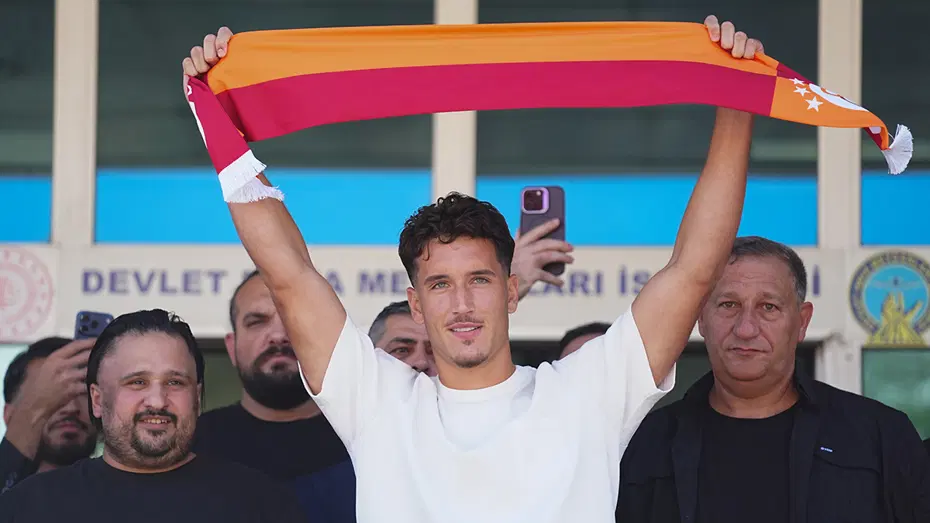 Galatasaray'ın Yeni Golcüsü Deniz Gül İstanbul'a Indi! (9)