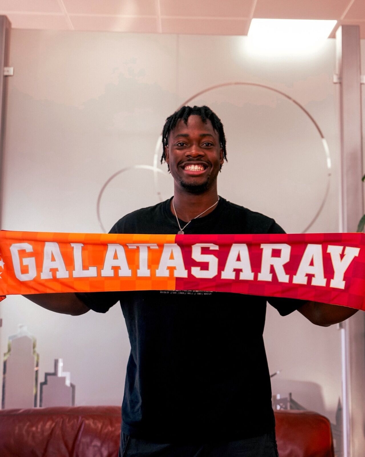 Galatasaray'ın Yeni Transferi El Chadaille Bitshiabu İstanbul'da (5)