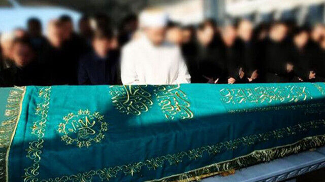 İmamdan takdir edilecek davranış: Kadın erkek karışık cenaze namazını kıldırmadı, saf düzeni yeniden oluşturuldu