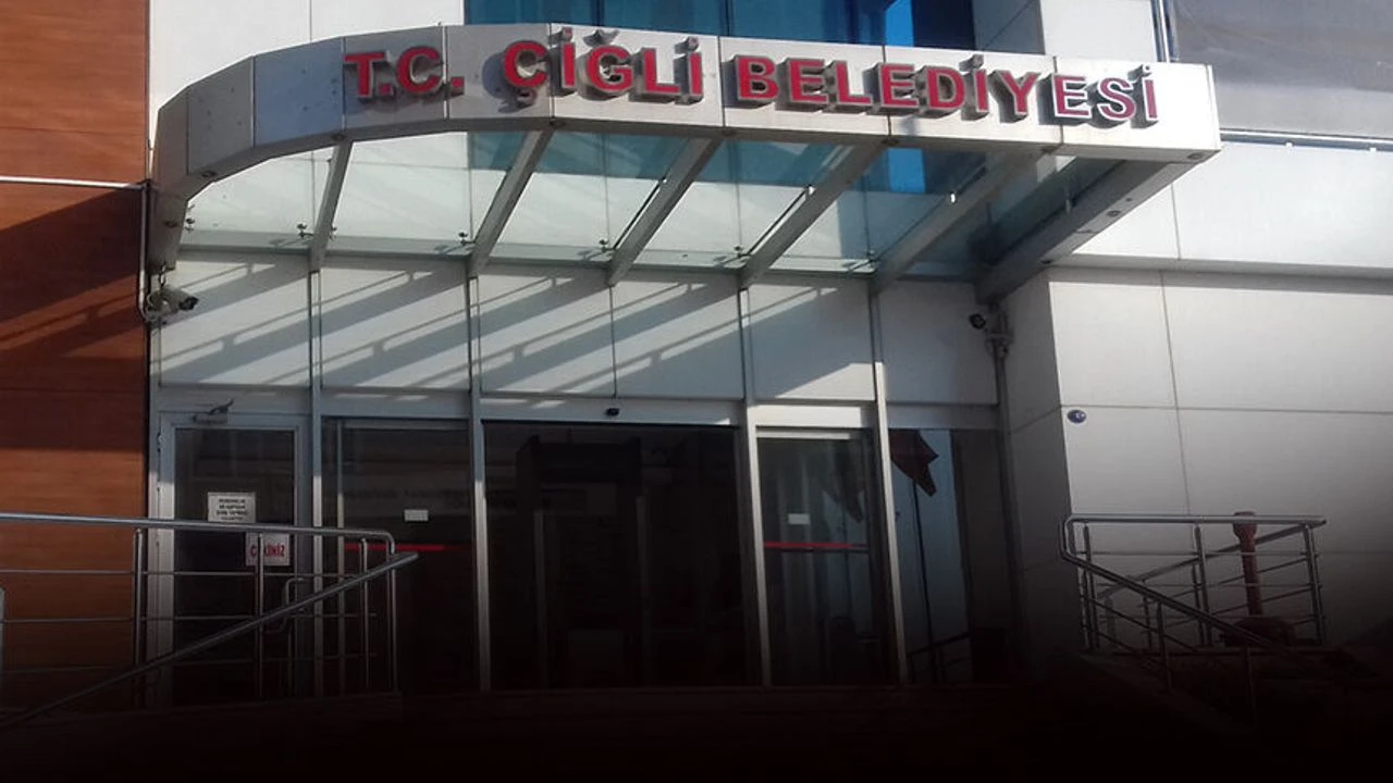 İzmir Siyasetinde Ikinci Dalga Foça'dan Sonra Çiğli Belediye Başkanı Da Ak Parti Saflarına Katılıyor!E-1