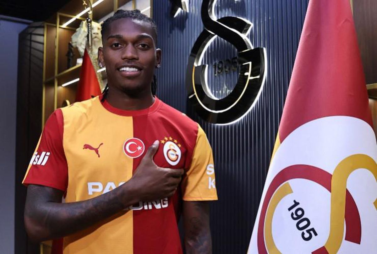 Leao neden ilk 11'de değil, sakatlığı devam ediyor mu, cezalı mı, Sporting maçında oyuna girecek mi?