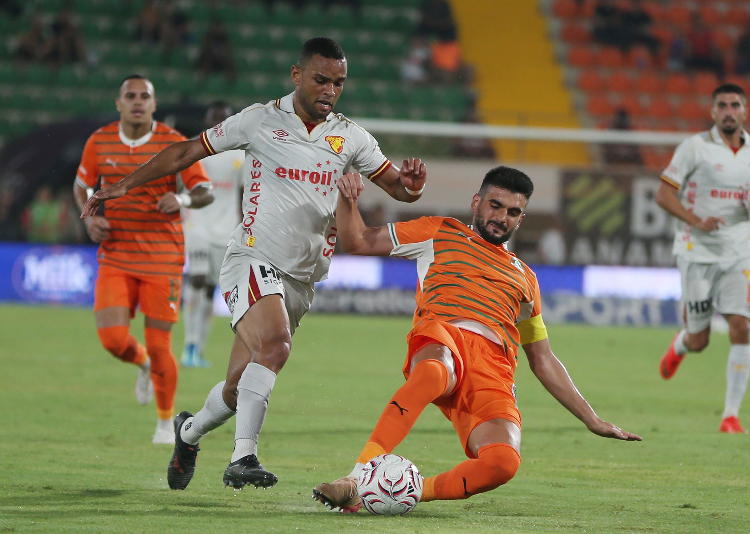 Maç bitti hastaneye koştular: Süper Lig maçında zehirlenme şoku