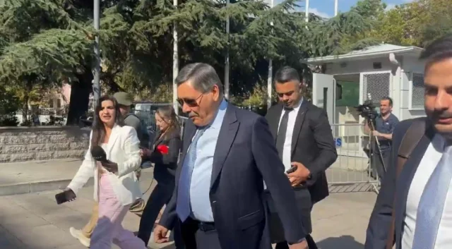 Melih Gökçek Adliyede Sakız Çiğneyerek Ifadeye Girmesi Dikkat Çekti (2)