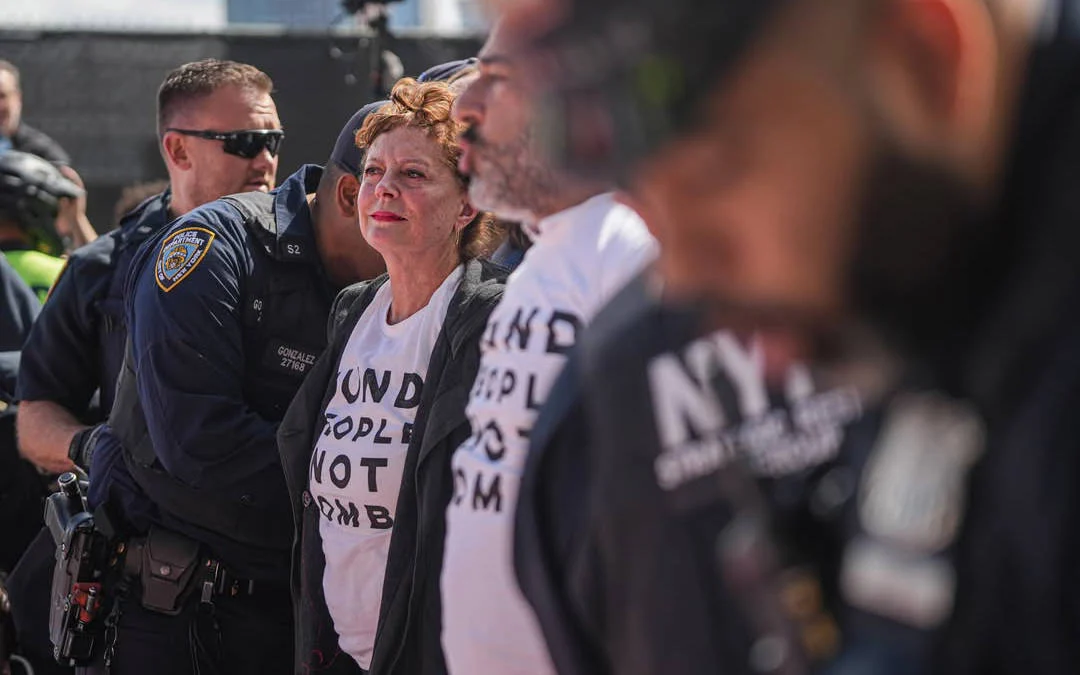 Netanyahu Protestosunda Susan Sarandon Ve Hannah Einbindere Gozalti