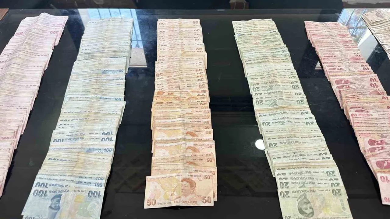 Para Verenlerde O Kadar Para Yoktur Dilencinin Üzerinden 60 Bin Lira Çıktı!S
