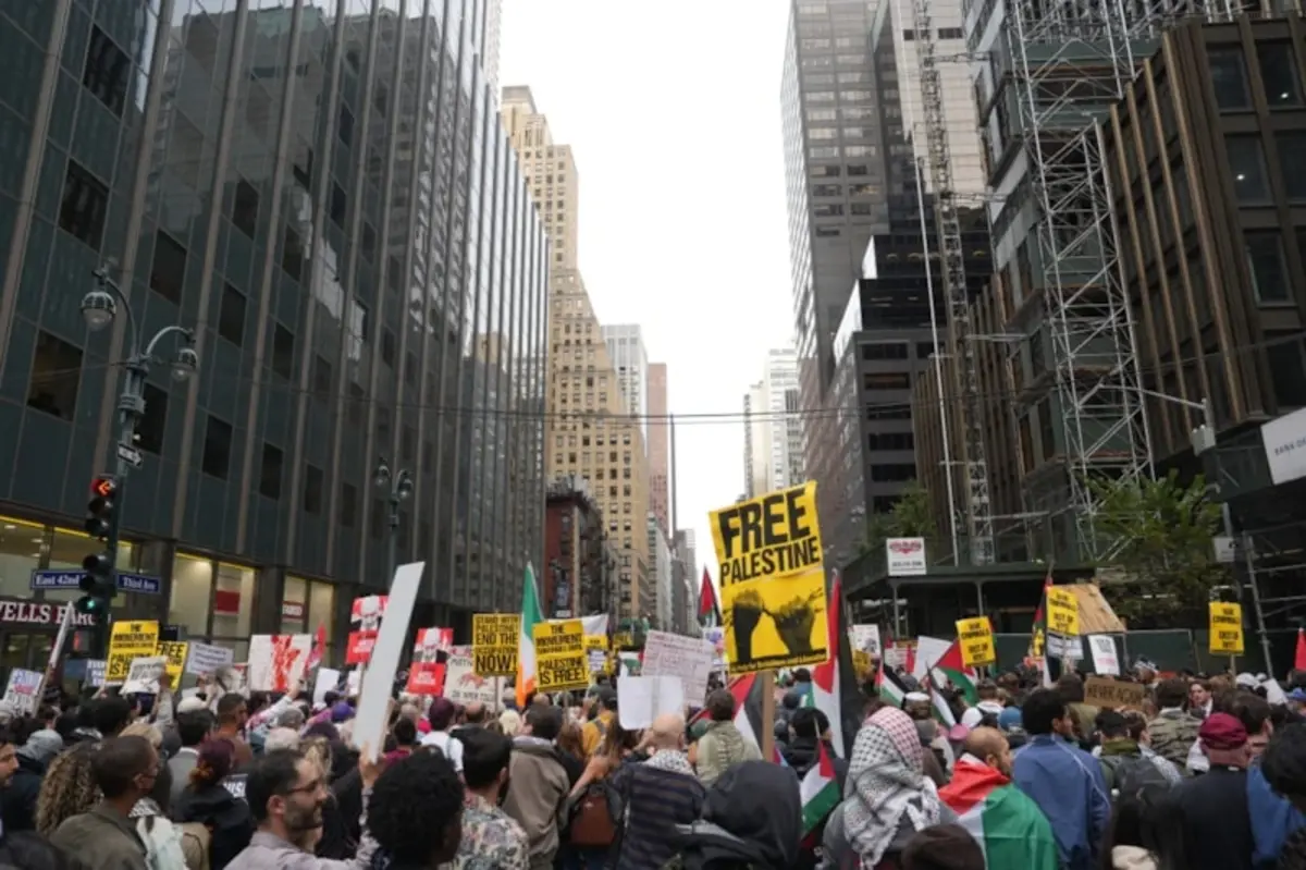 Siyonist Lidere New York'ta Büyük Şok Manhattan Sokakları Katil Netanyahu Sesleriyle Inledi!H