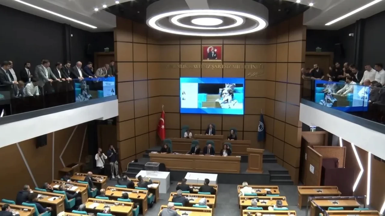 Üsküdar Belediyesi’nde Kritik Seçim Öncesi Dengeler Değişti Chp’li 4 Kişi Ak Parti’ye Katıldı!R-1