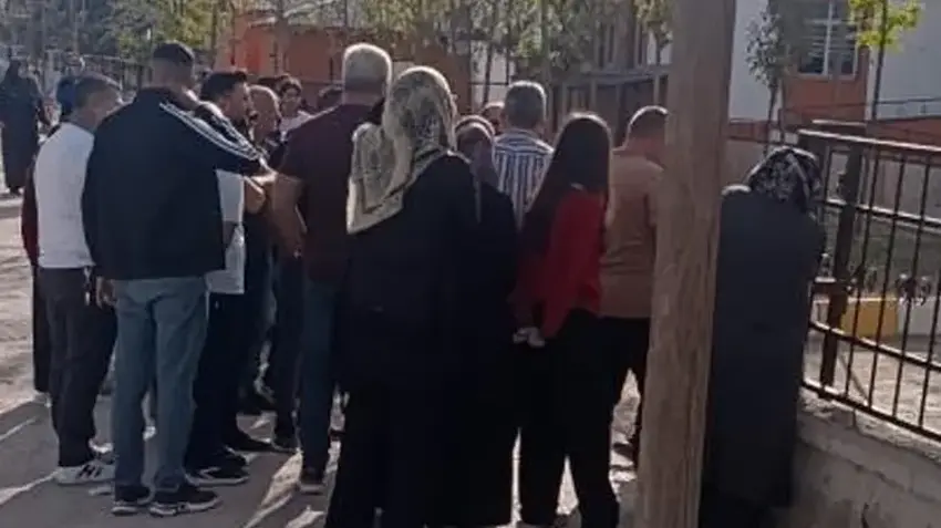 Van'da 7. Sınıfta Okuyan Kız Öğrenci Okula Pompalı Tüfekle Geldi! (1)